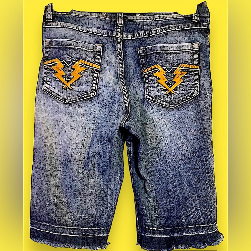 Jeans bike length pair of jeans in pre owned condition.